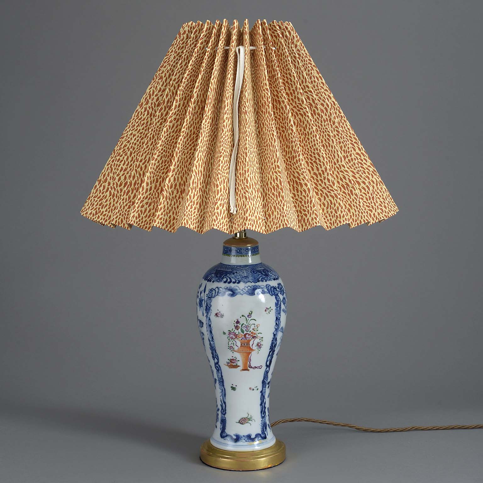 Famille rose vase lamp Famille rose vase lamp