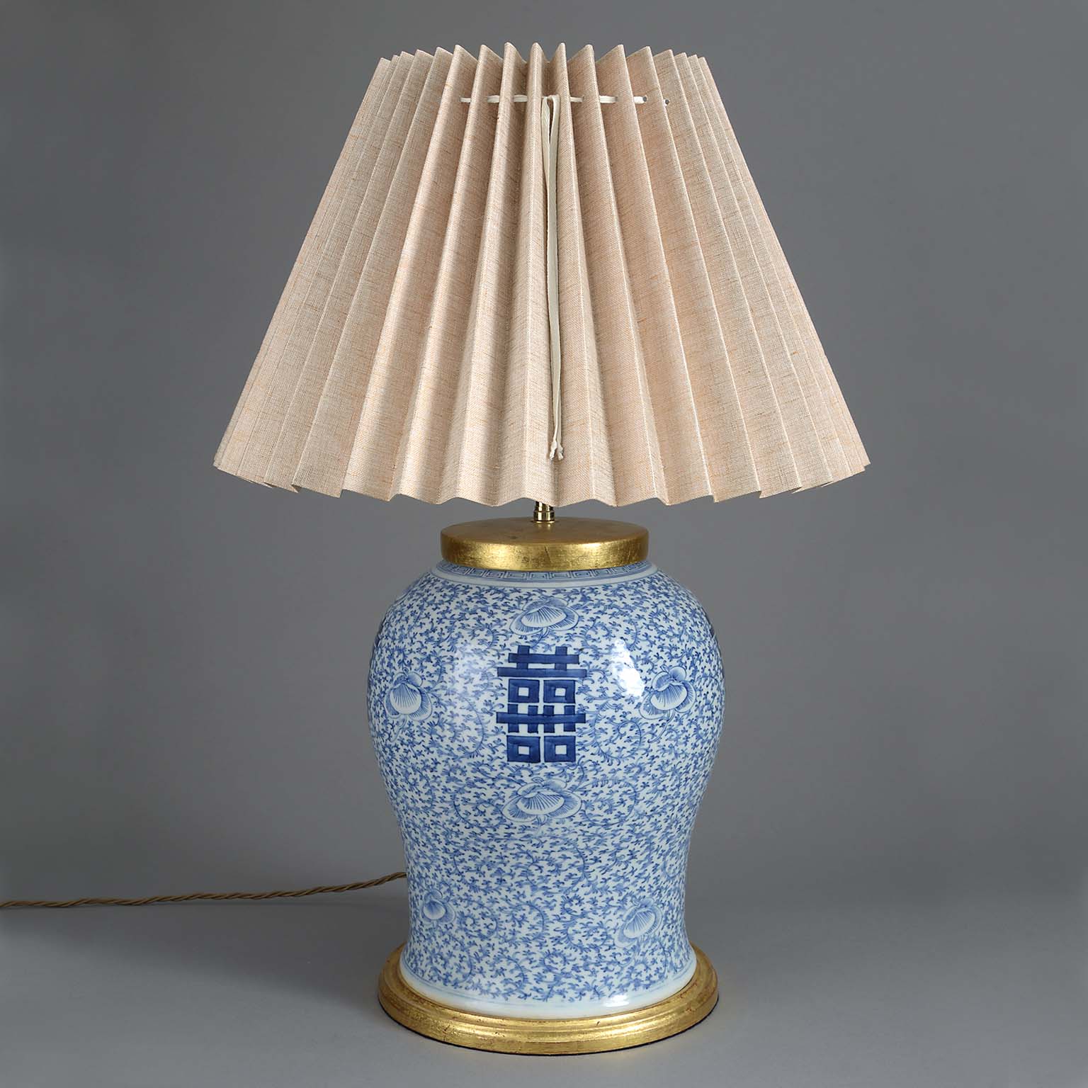 Antique double happiness vase lamp Antique double happiness vase lamp