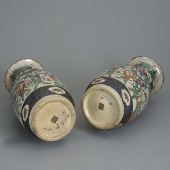 Pair of late qing dynasty porcelain vases 3 Pair of late qing dynasty porcelain vases