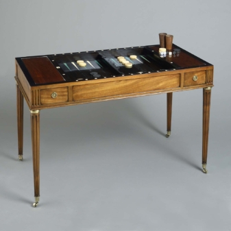 Louis xvi games table